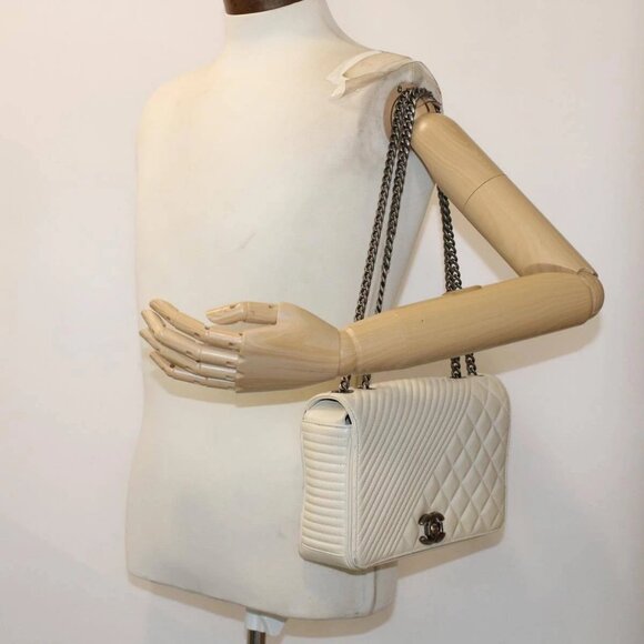 CHANEL Chevron x Matelasse Chain Shoulder Bag Lamb Skin White CC Auth 48469AV - Picture 14 of 16